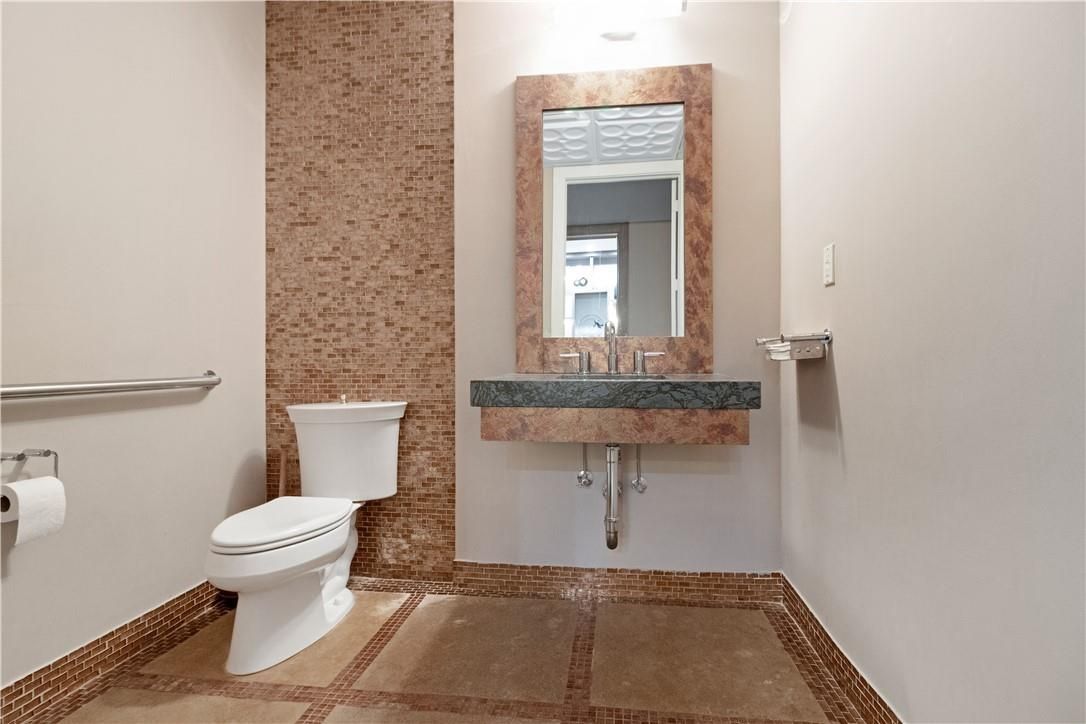 Коммерческая недвижимость в Майами, США, 2 000 м² - фото 11