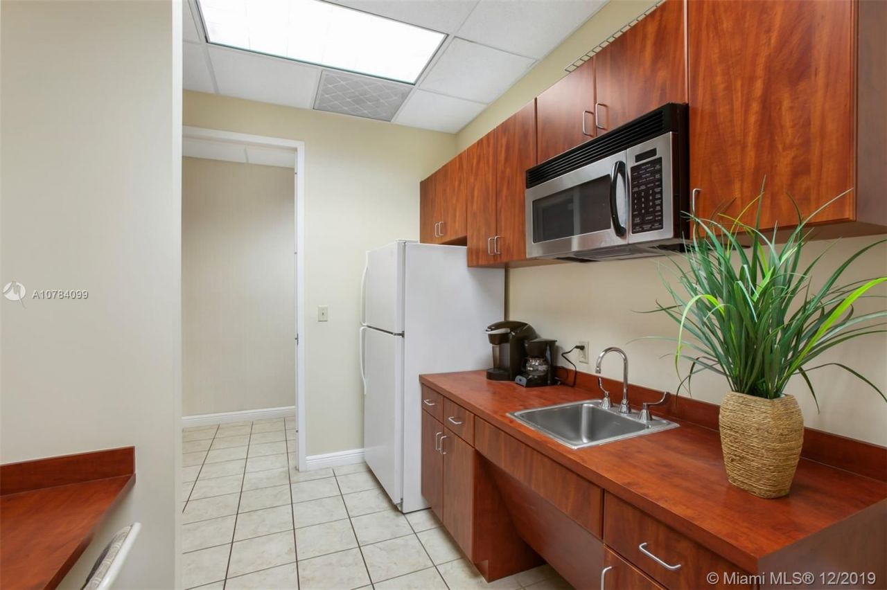 Офис в Майами, США, 1 000 м² - фото 10