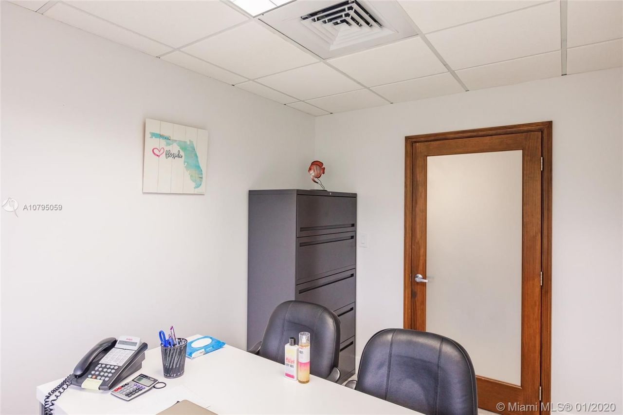 Офис в Майами, США, 800 м² - фото 6