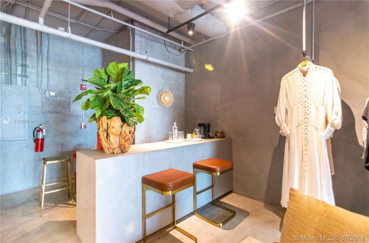 Магазин в Майами, США, 150 м² - фото 9