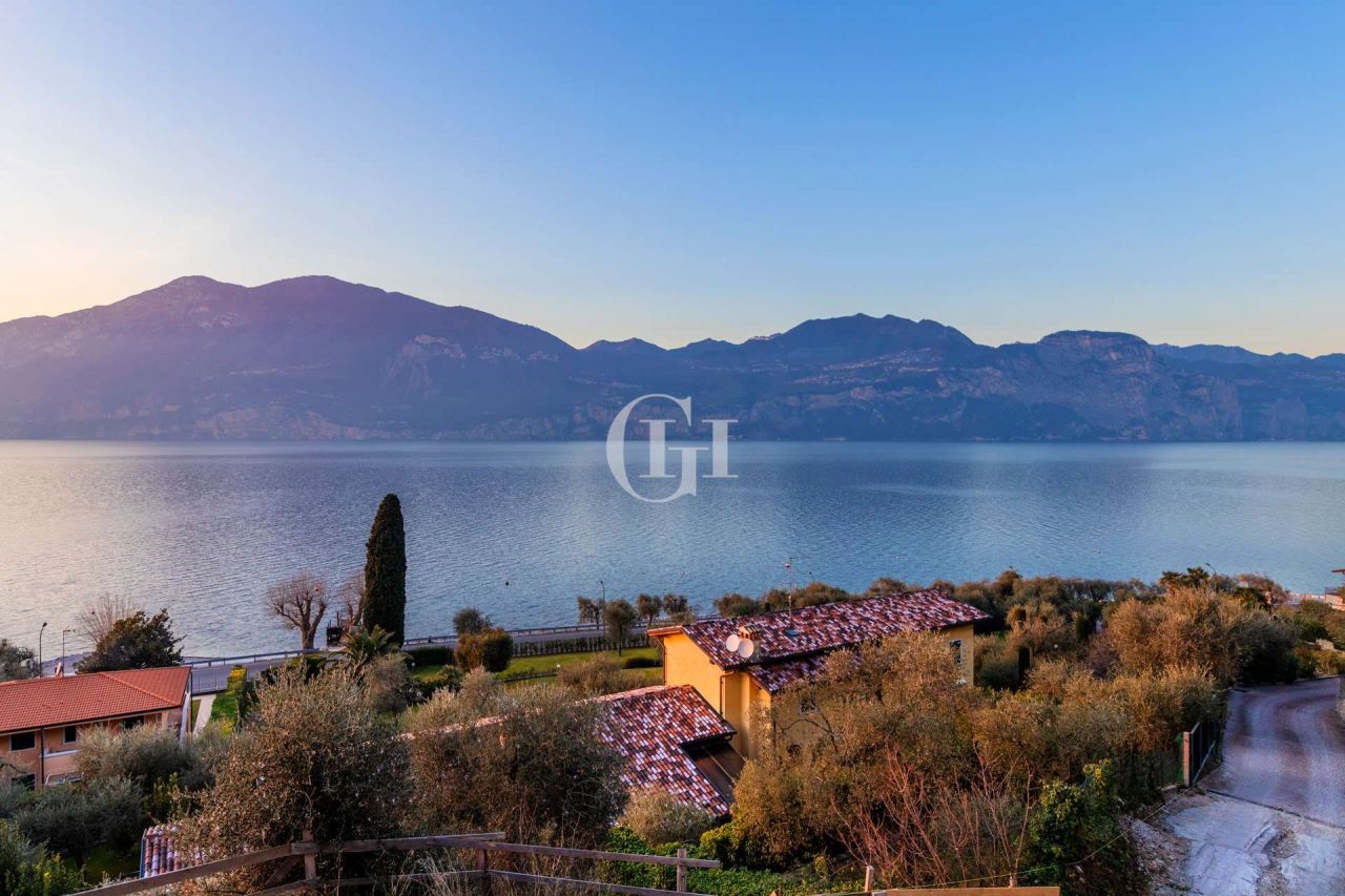 Вилла у озера Гарда, Италия, 700 м² - фото 8