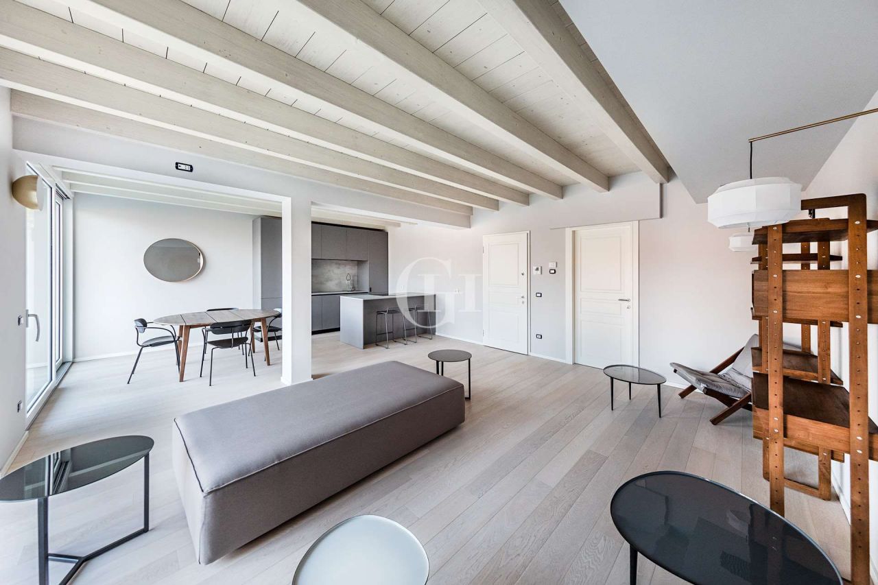 Апартаменты у озера Гарда, Италия, 130 м² - фото 2