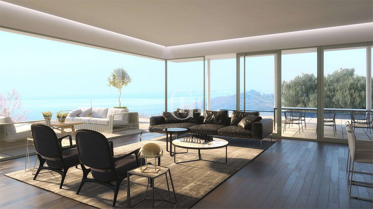 Вилла у озера Гарда, Италия, 650 м² - фото 2