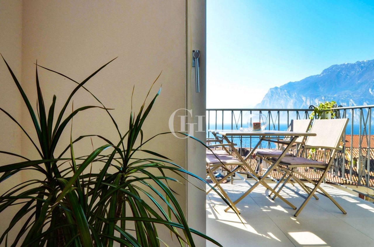 Апартаменты у озера Гарда, Италия, 115 м2 - фото 1