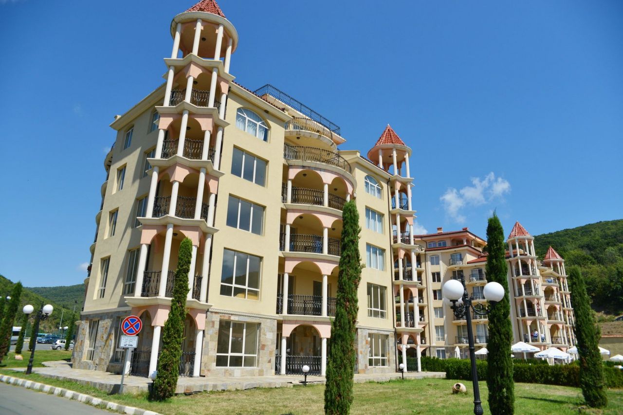 Квартира в Елените, Болгария, 45 м2 - фото 1