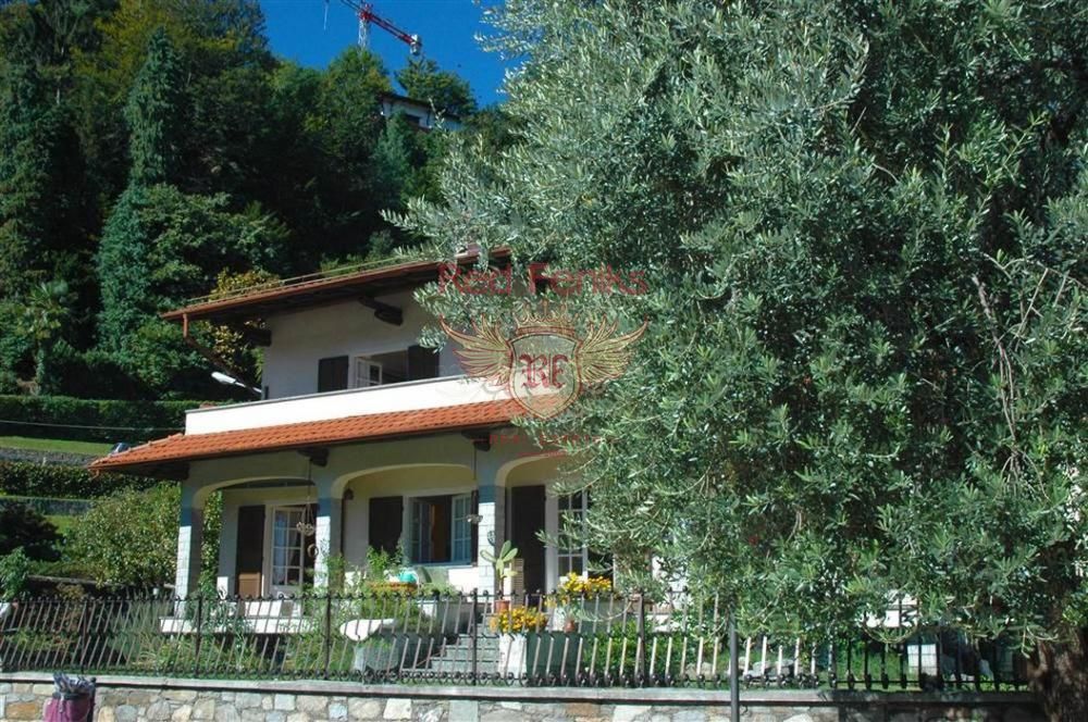 Вилла у озера Маджоре, Италия, 360 м² - фото 1