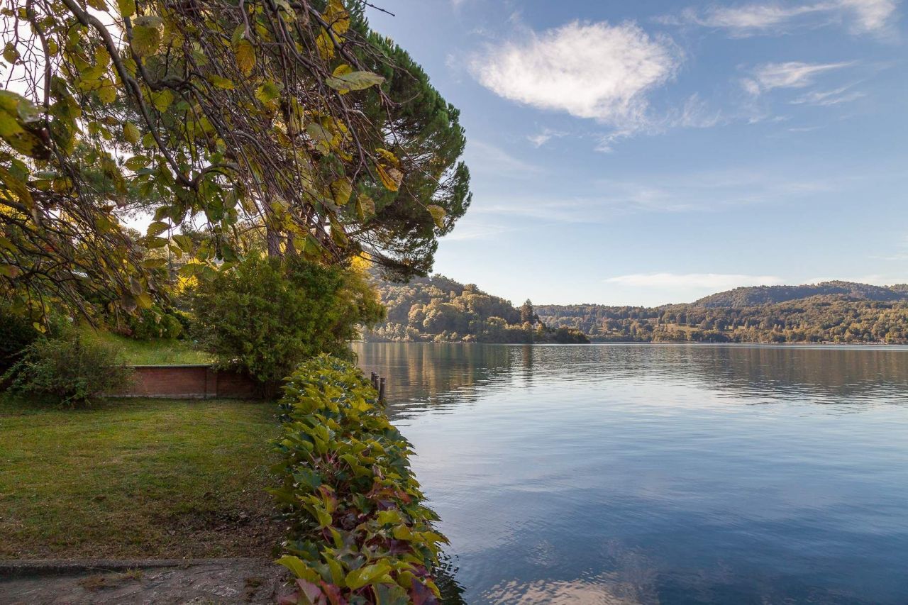 Дом у озера Орта, Италия, 180 м2 - фото 1