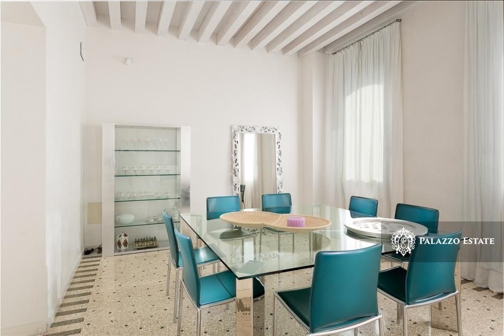 Вилла в Конельяно, Италия, 1 450 м² - фото 11