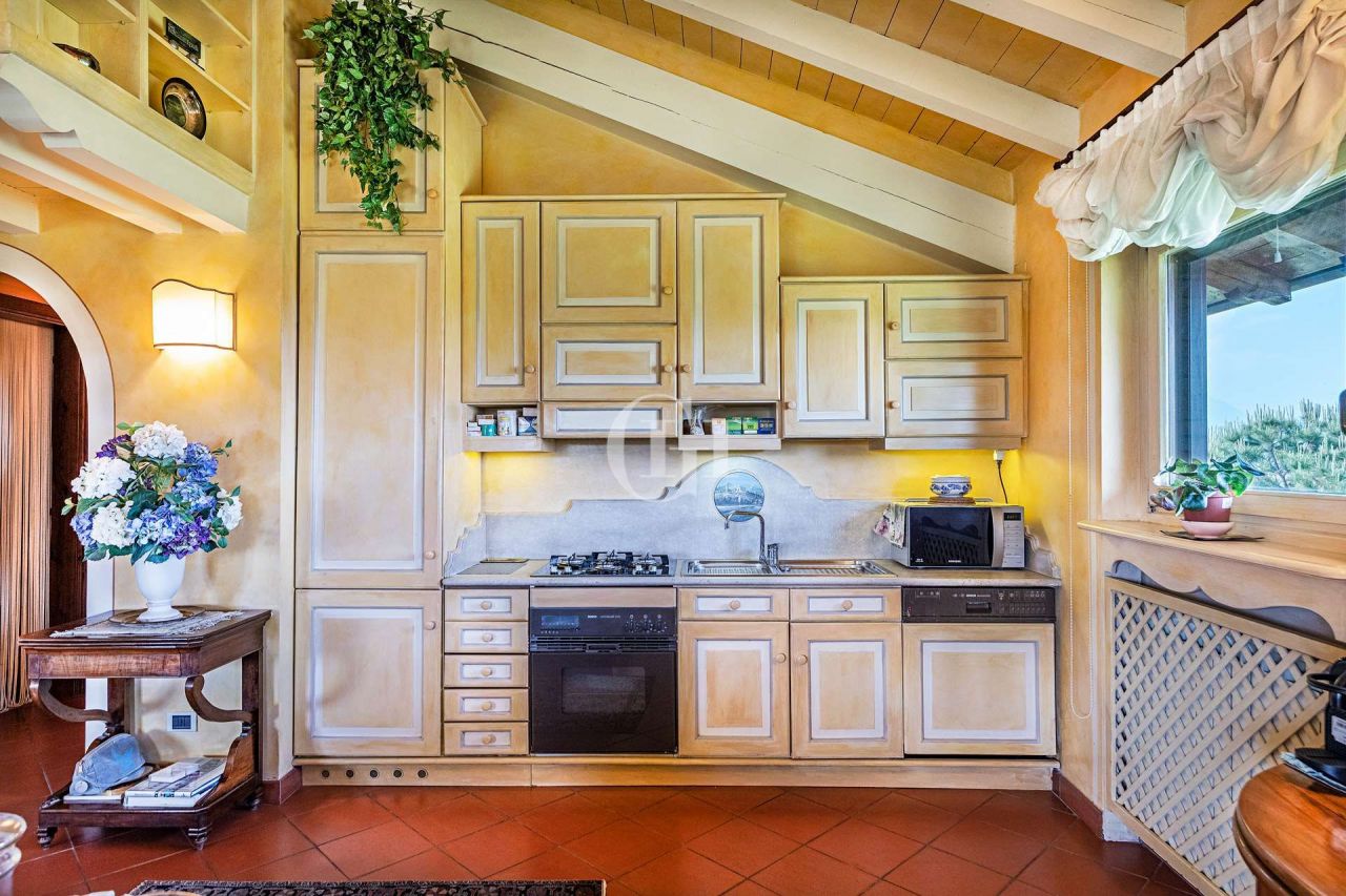 Апартаменты у озера Гарда, Италия, 180 м² - фото 8