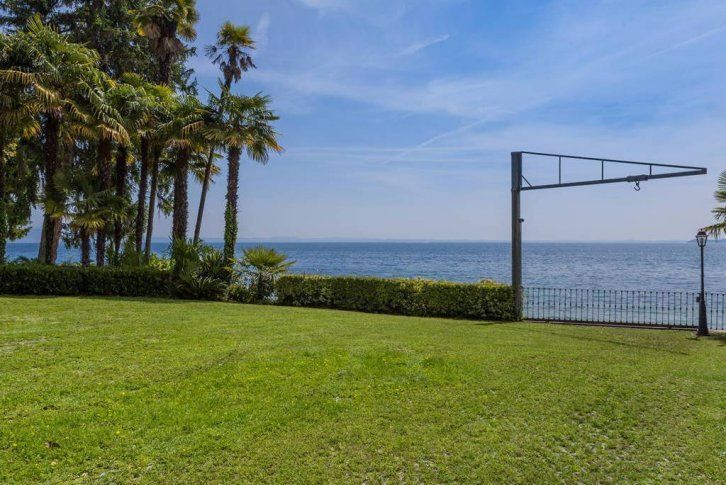 Вилла у озера Гарда, Италия, 800 м² - фото 7