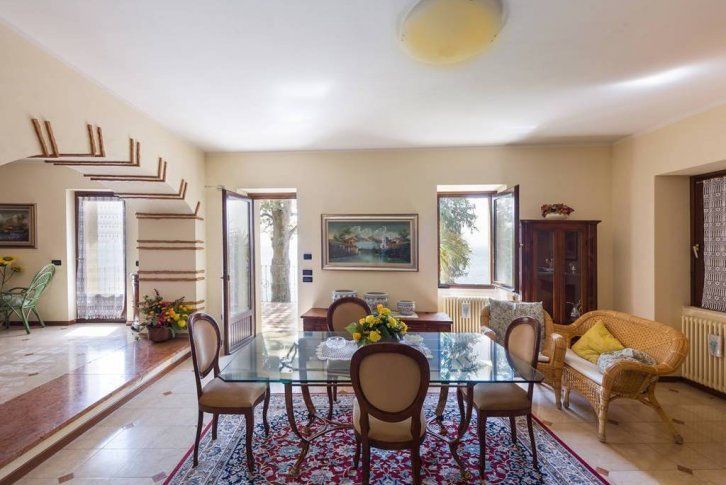 Вилла у озера Гарда, Италия, 800 м² - фото 8