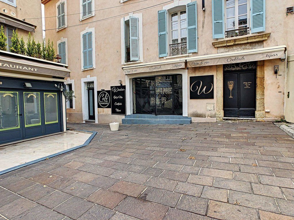 Коммерческая недвижимость в Антибе, Франция, 187 м2 - фото 1