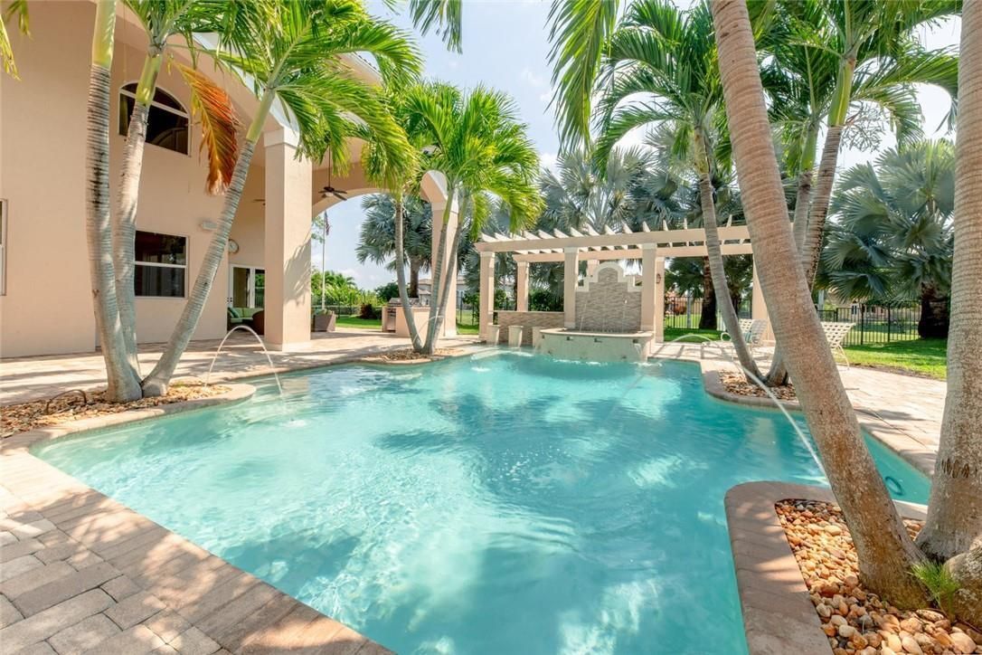 Особняк в Майами, США, 720 м² - фото 3