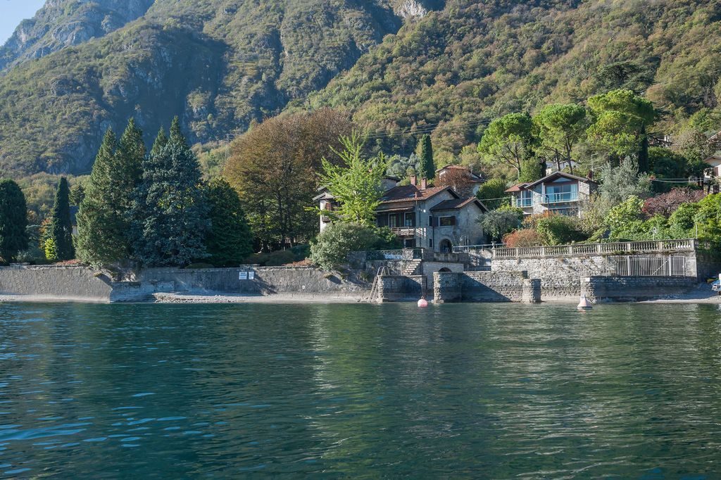 Вилла у озера Комо, Италия, 650 м² - фото 2