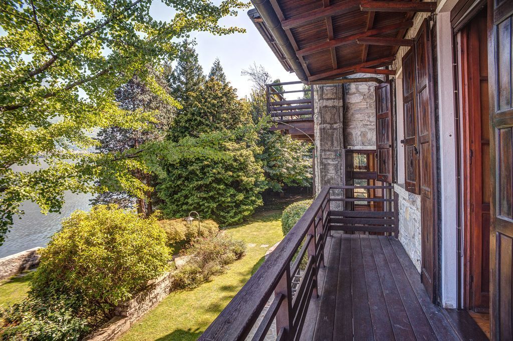 Вилла у озера Комо, Италия, 650 м² - фото 4