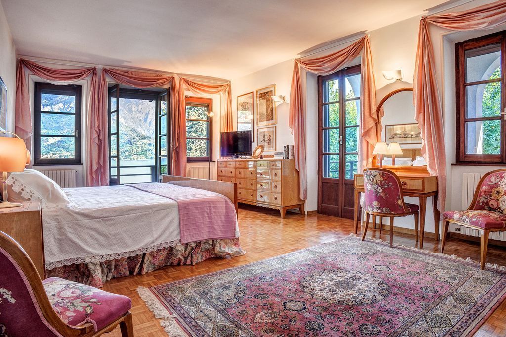 Вилла у озера Комо, Италия, 650 м² - фото 18