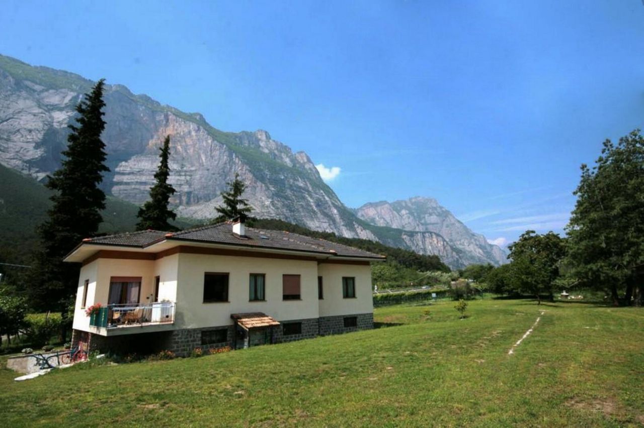 Дом у озера Гарда, Италия, 195 м2 - фото 1