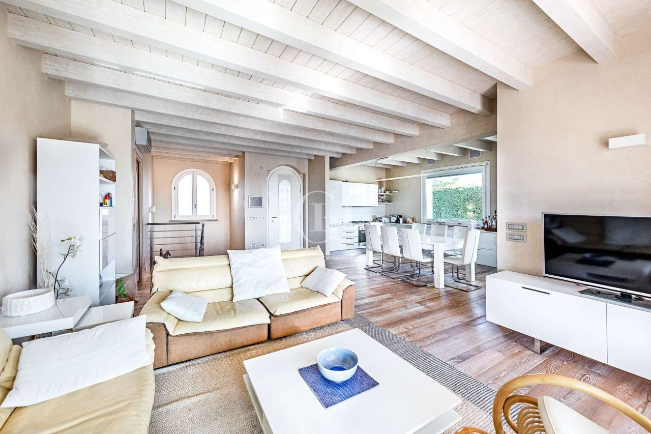 Вилла у озера Гарда, Италия, 190 м² - фото 3