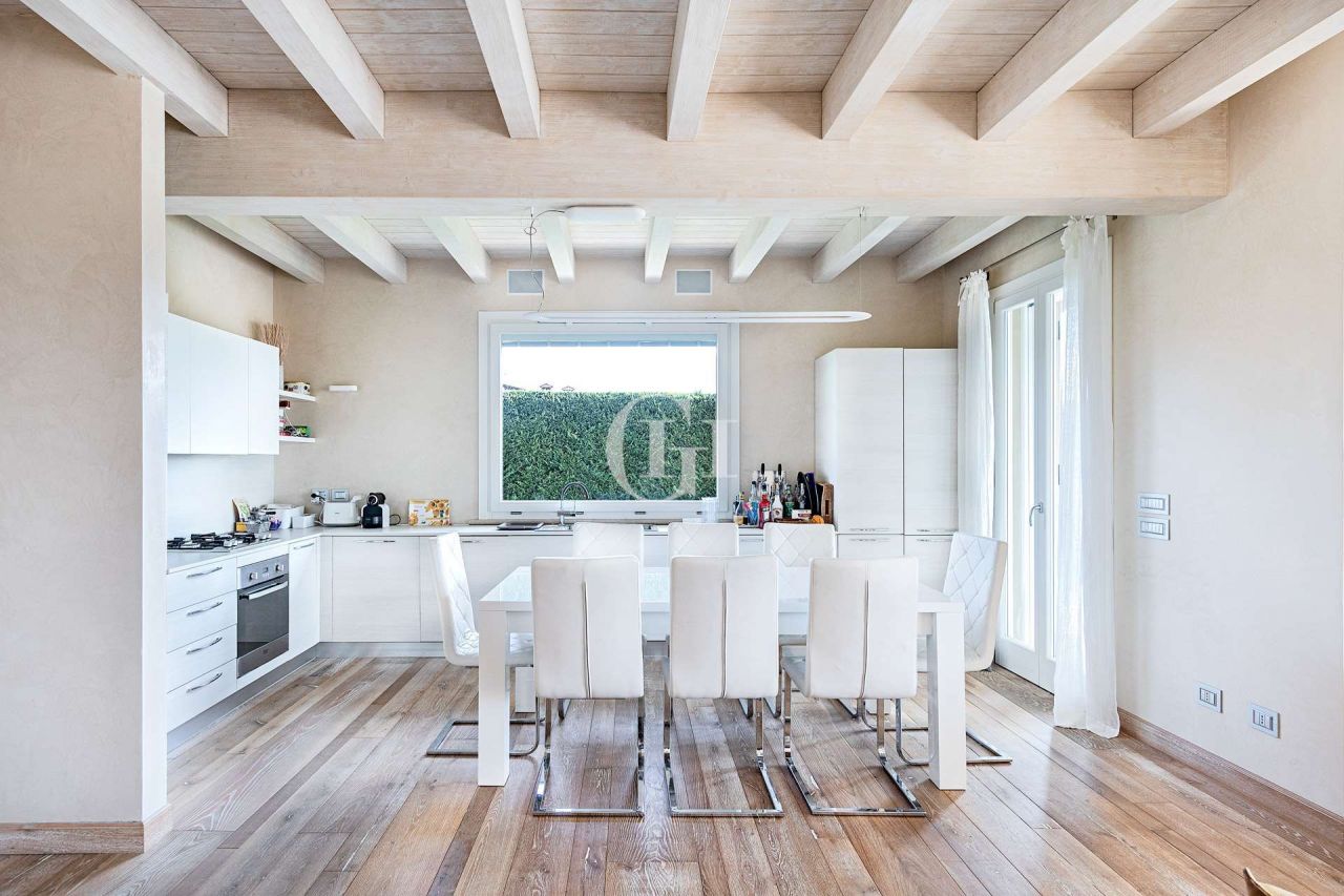 Вилла у озера Гарда, Италия, 190 м² - фото 6