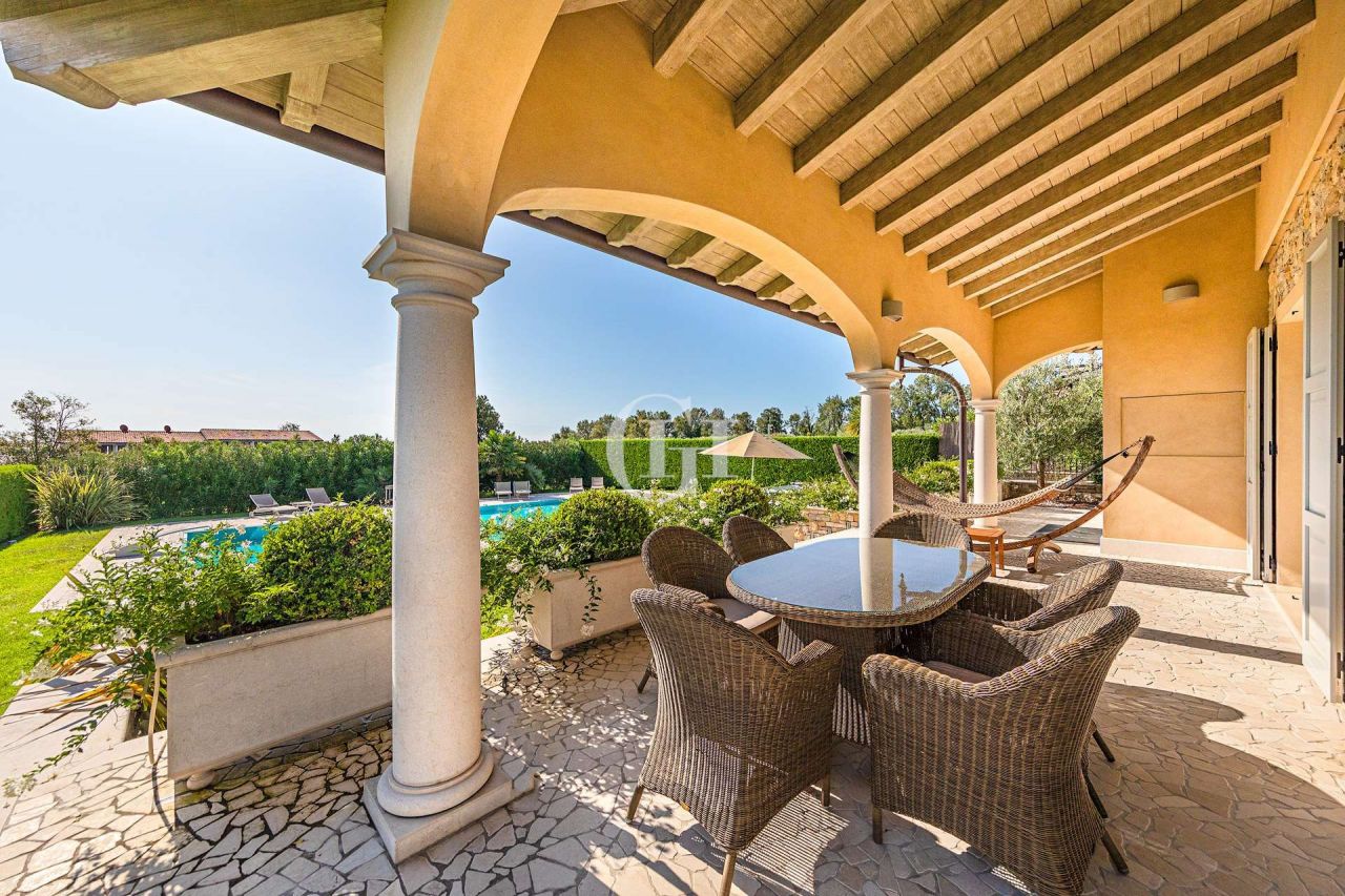 Вилла у озера Гарда, Италия, 190 м² - фото 9