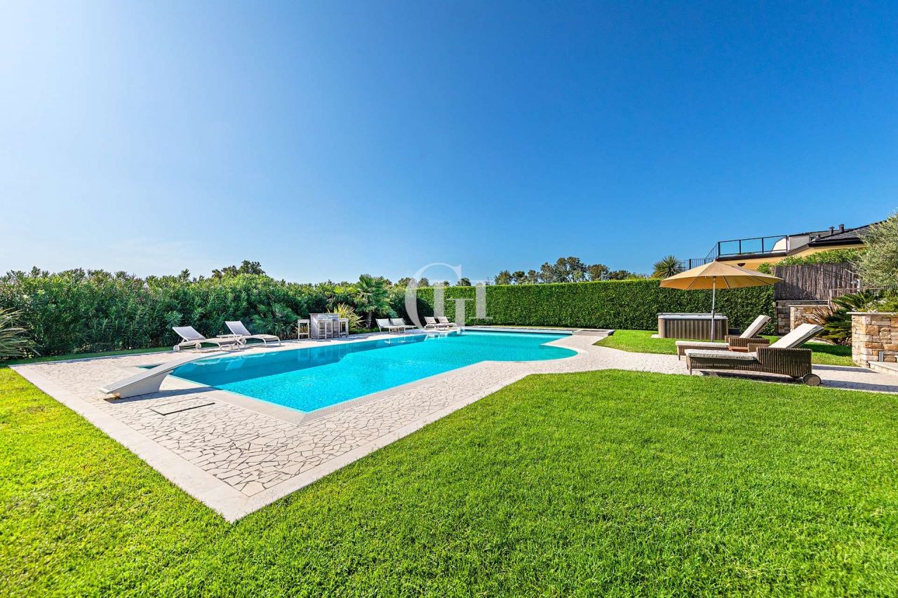 Вилла у озера Гарда, Италия, 190 м² - фото 10