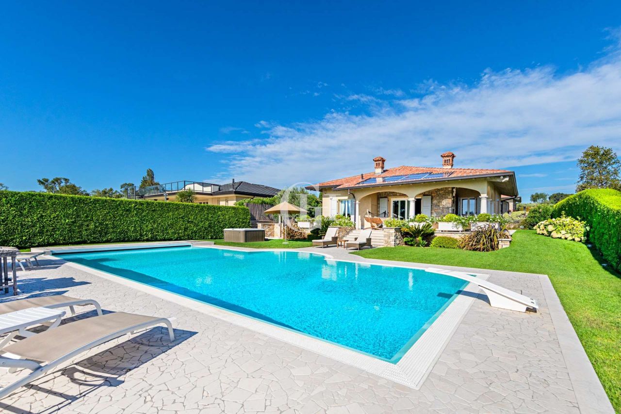 Вилла у озера Гарда, Италия, 190 м² - фото 11