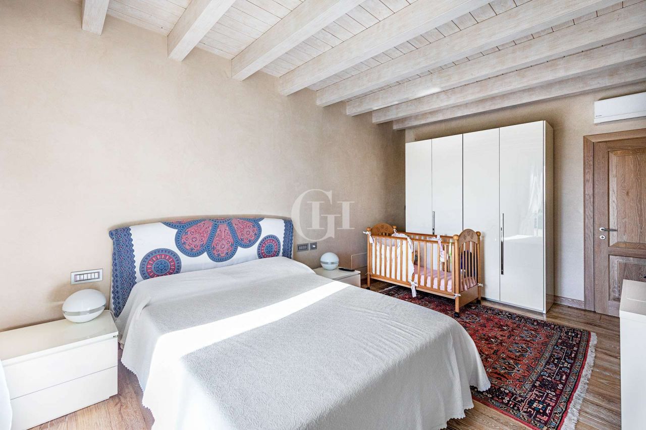 Вилла у озера Гарда, Италия, 190 м² - фото 13