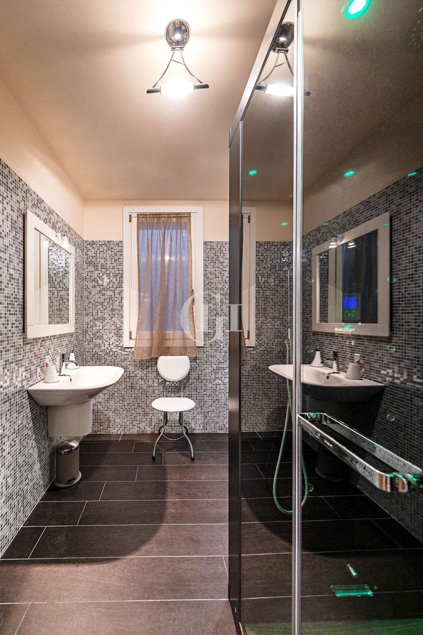 Вилла у озера Гарда, Италия, 190 м² - фото 16