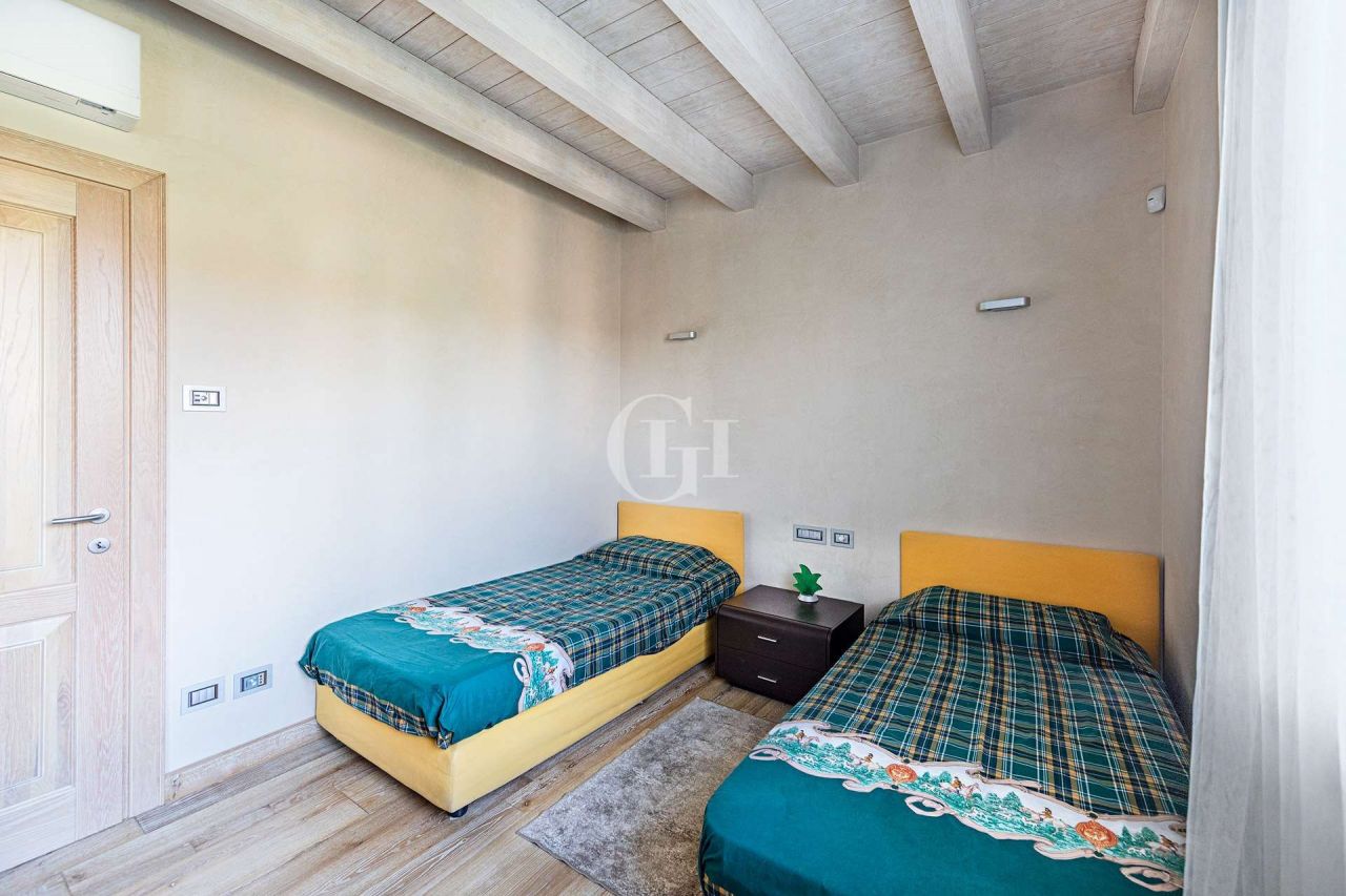 Вилла у озера Гарда, Италия, 190 м² - фото 15