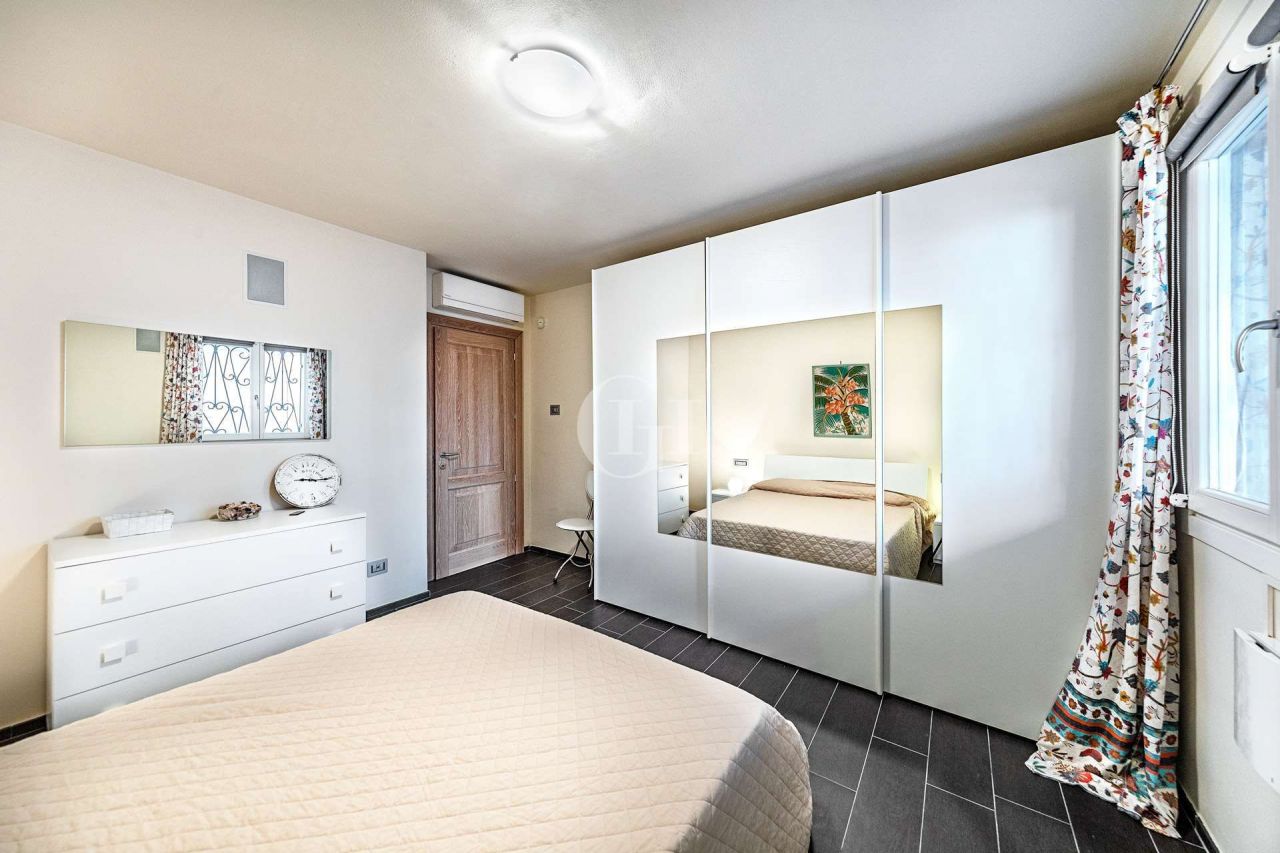 Вилла у озера Гарда, Италия, 190 м² - фото 17