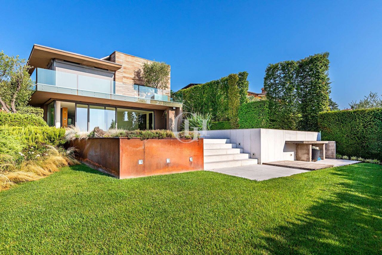 Дом у озера Гарда, Италия, 410 м² - фото 4