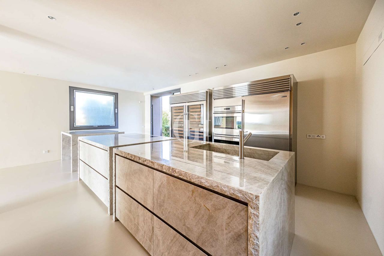 Дом у озера Гарда, Италия, 410 м² - фото 11