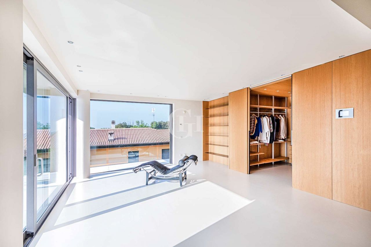 Дом у озера Гарда, Италия, 410 м² - фото 12