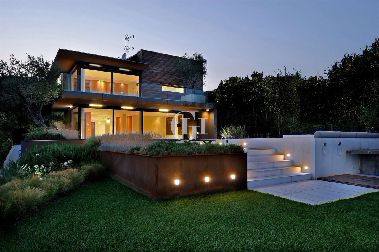 Дом у озера Гарда, Италия, 410 м² - фото 2