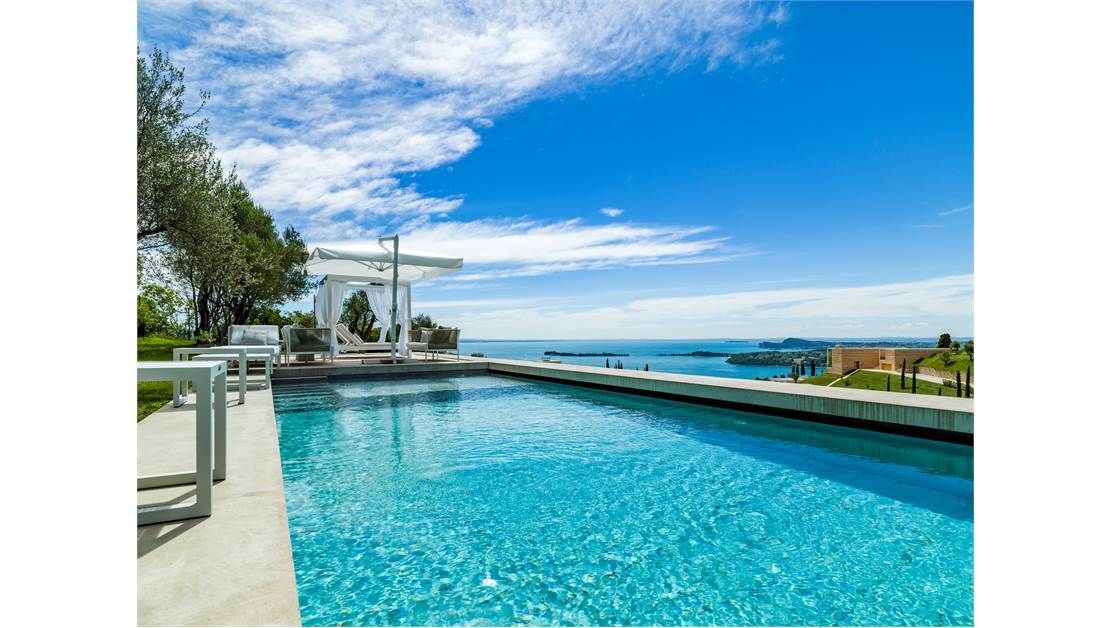 Вилла у озера Гарда, Италия, 1 409 м² - фото 3