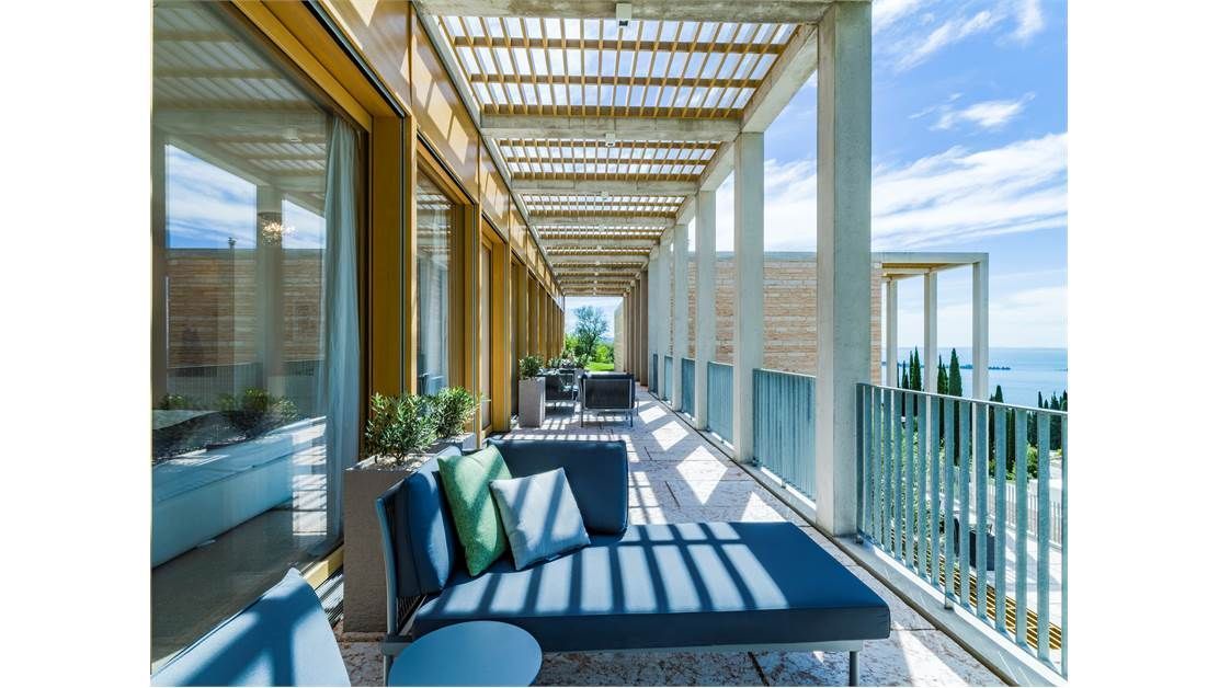 Вилла у озера Гарда, Италия, 1 409 м² - фото 2