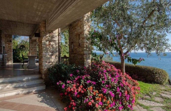 Вилла у озера Гарда, Италия, 750 м² - фото 18