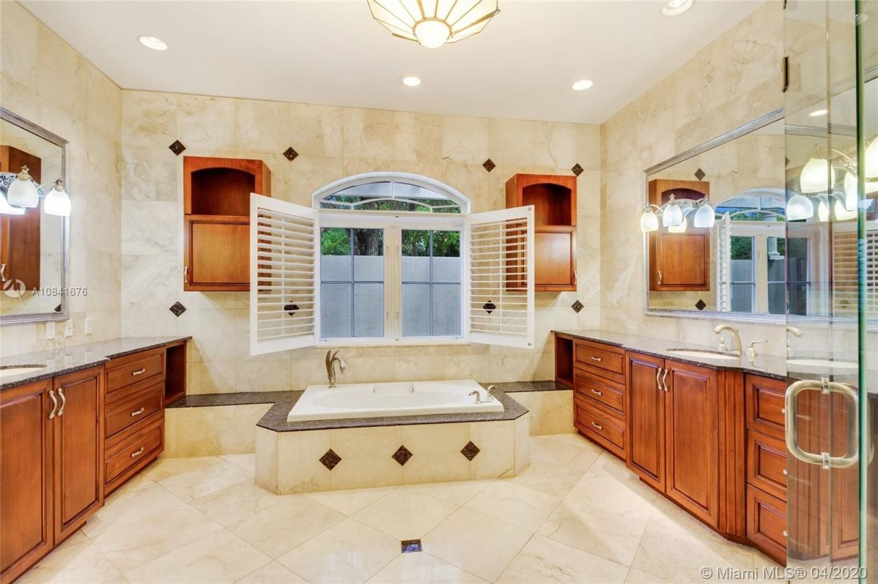 Поместье в Майами, США, 530 м² - фото 8