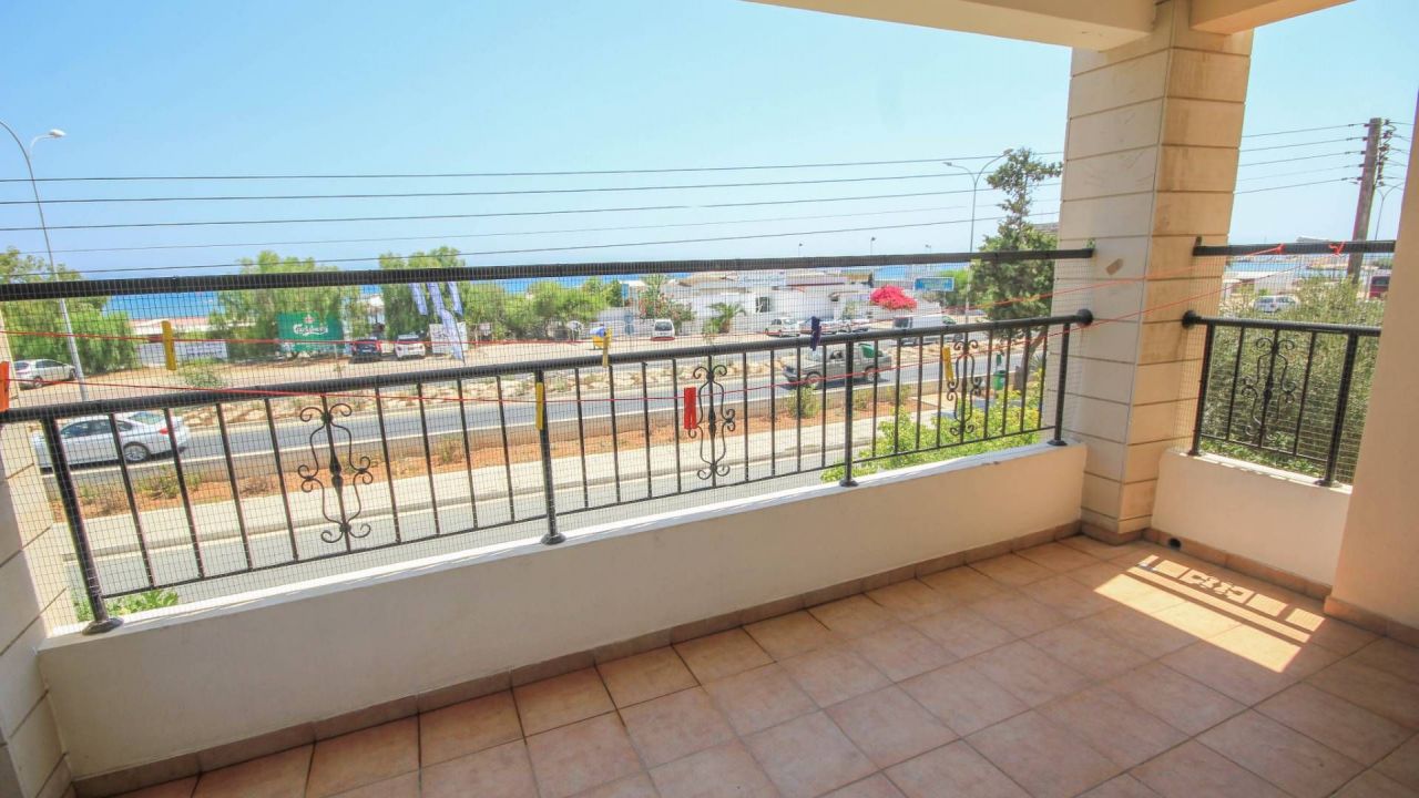 Апартаменты в Ларнаке, Кипр, 77 м2 - фото 1