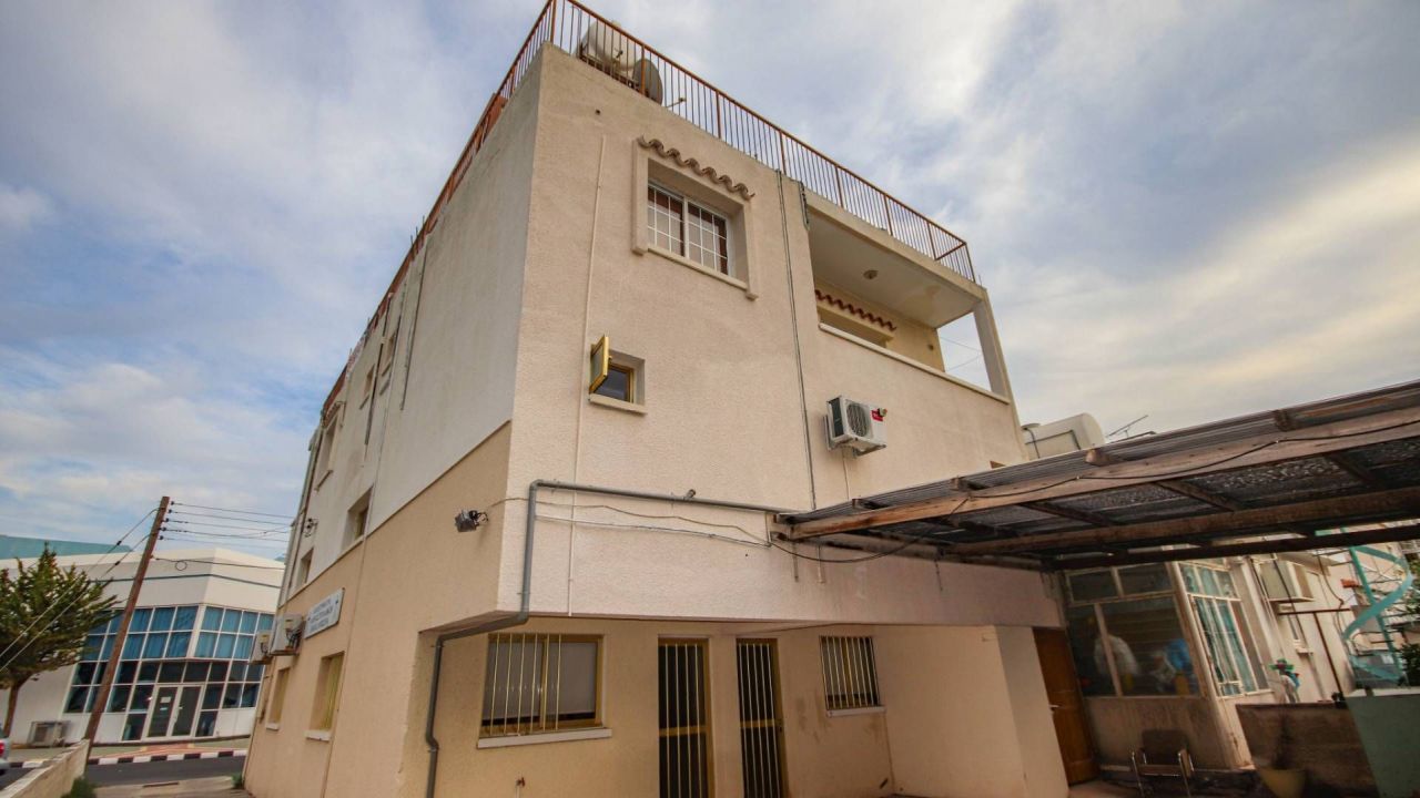 Коммерческая недвижимость в Ларнаке, Кипр, 214 м2 - фото 1