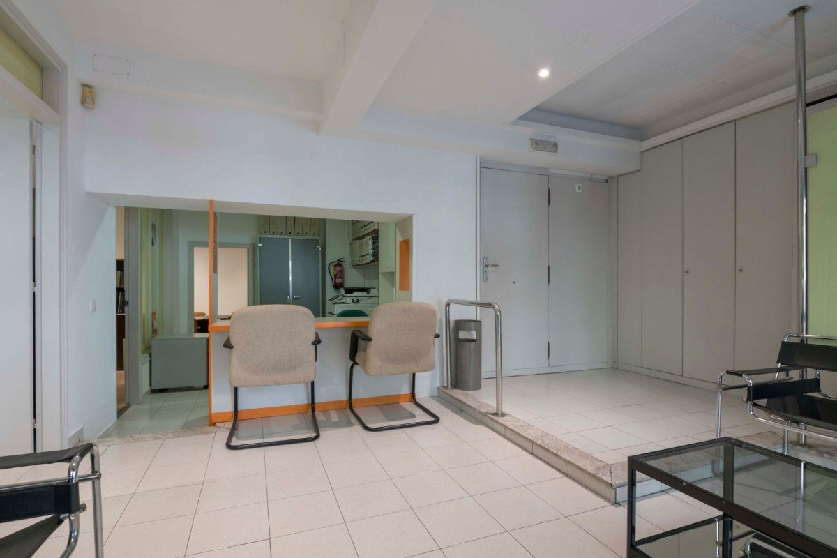 Коммерческая недвижимость в Барселоне, Испания, 120 м² - фото 12