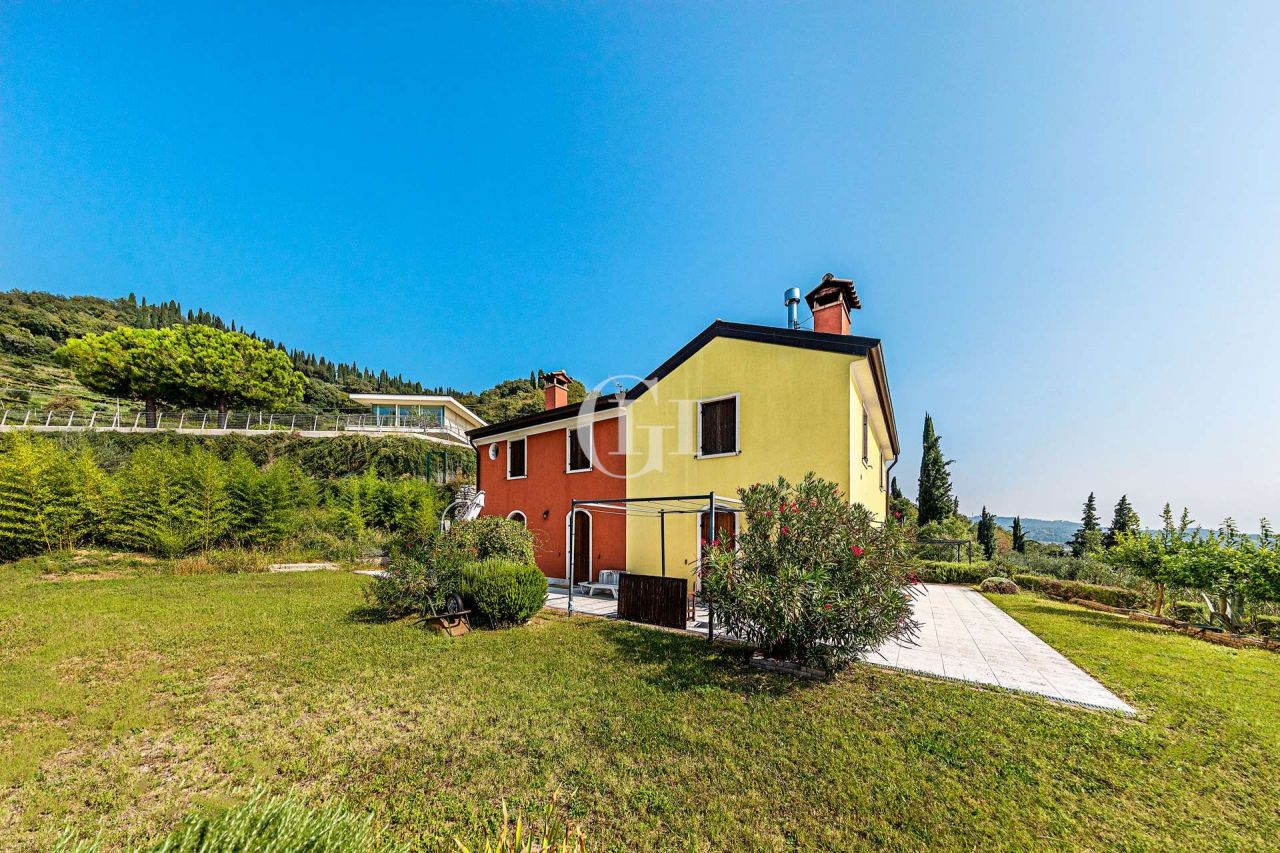 Коттедж у озера Гарда, Италия, 180 м² - фото 2