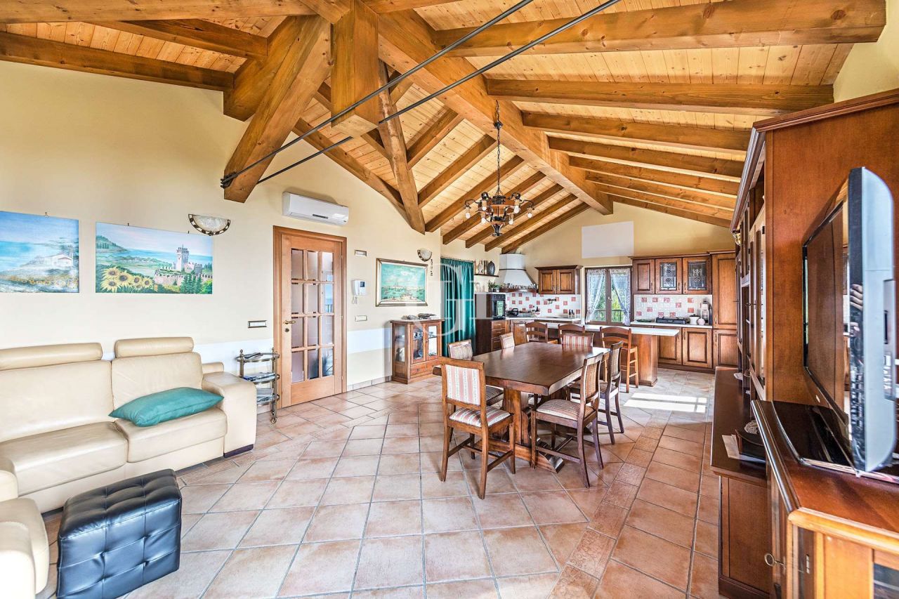 Коттедж у озера Гарда, Италия, 180 м² - фото 6