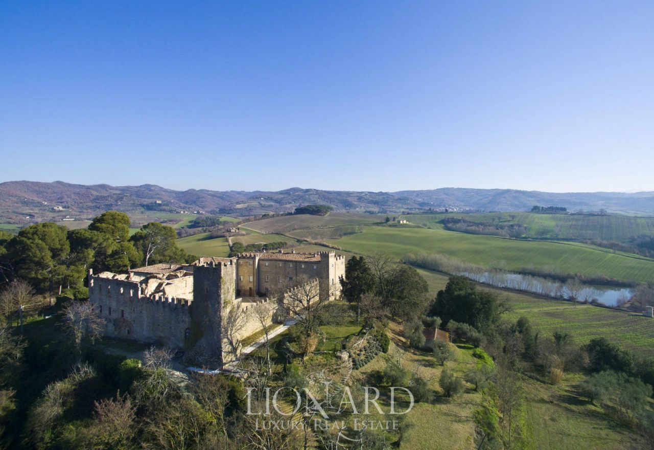 Замок в Перудже, Италия - фото 1