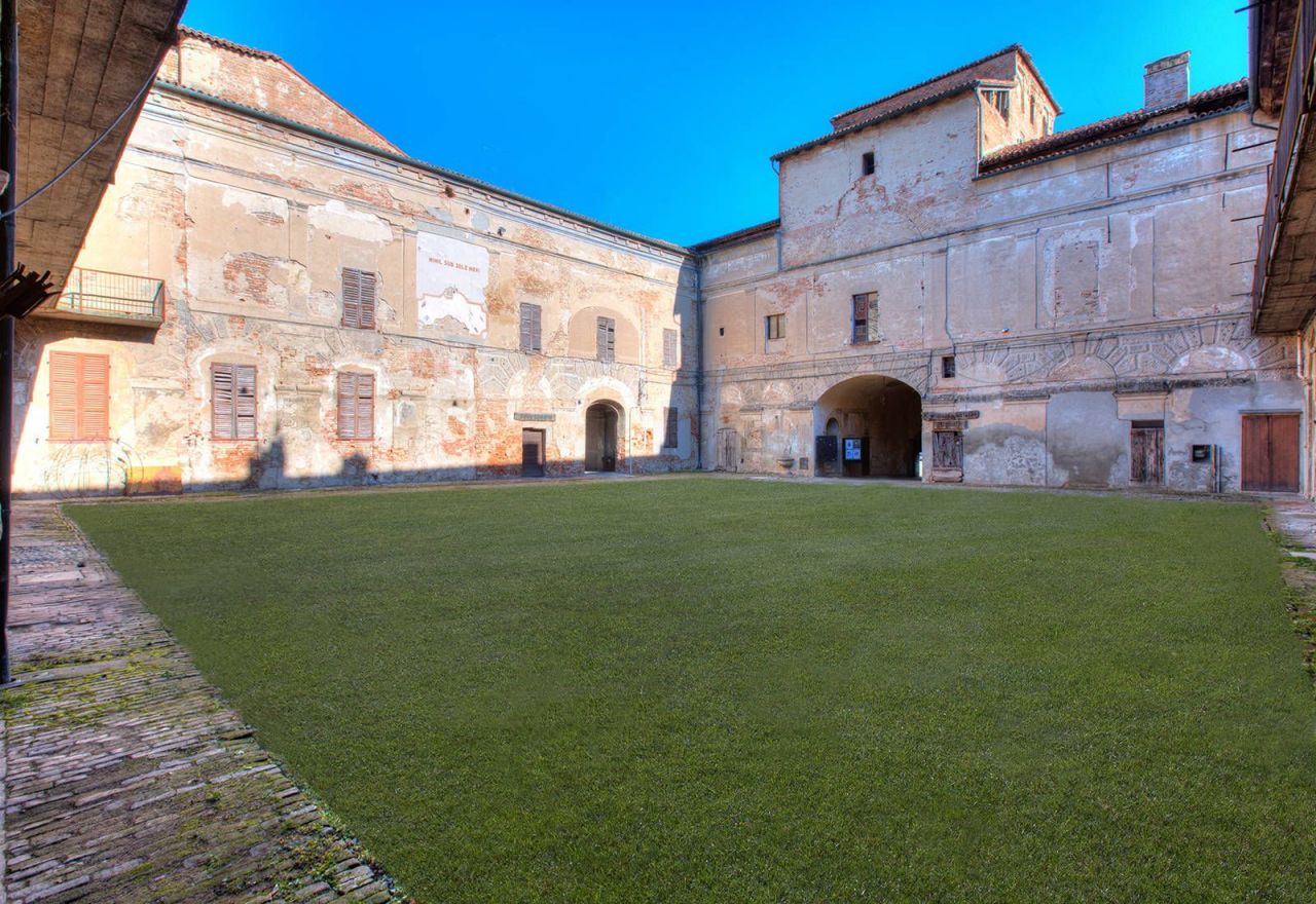Замок в Пьяченце, Италия - фото 1