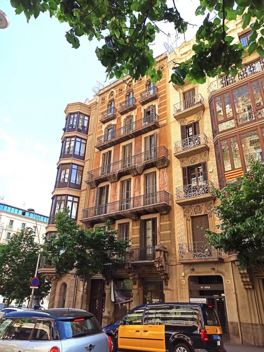 Доходный дом в Барселоне, Испания, 1 393 м2 - фото 1