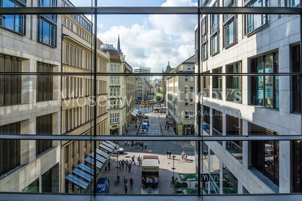Особняк в Гамбурге, Германия, 3 400 м² - фото 1