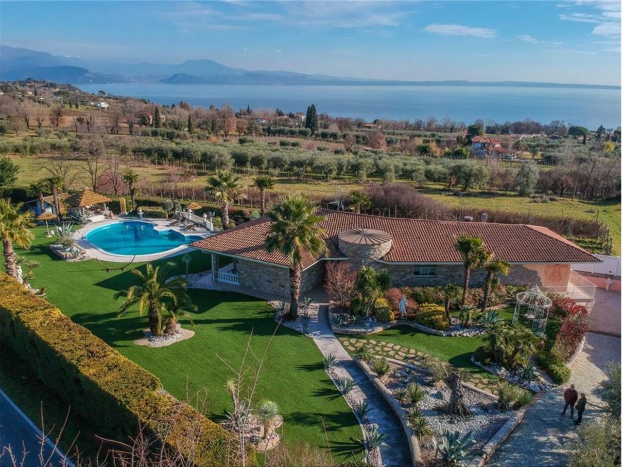 Вилла у озера Гарда, Италия, 300 м² - фото 2