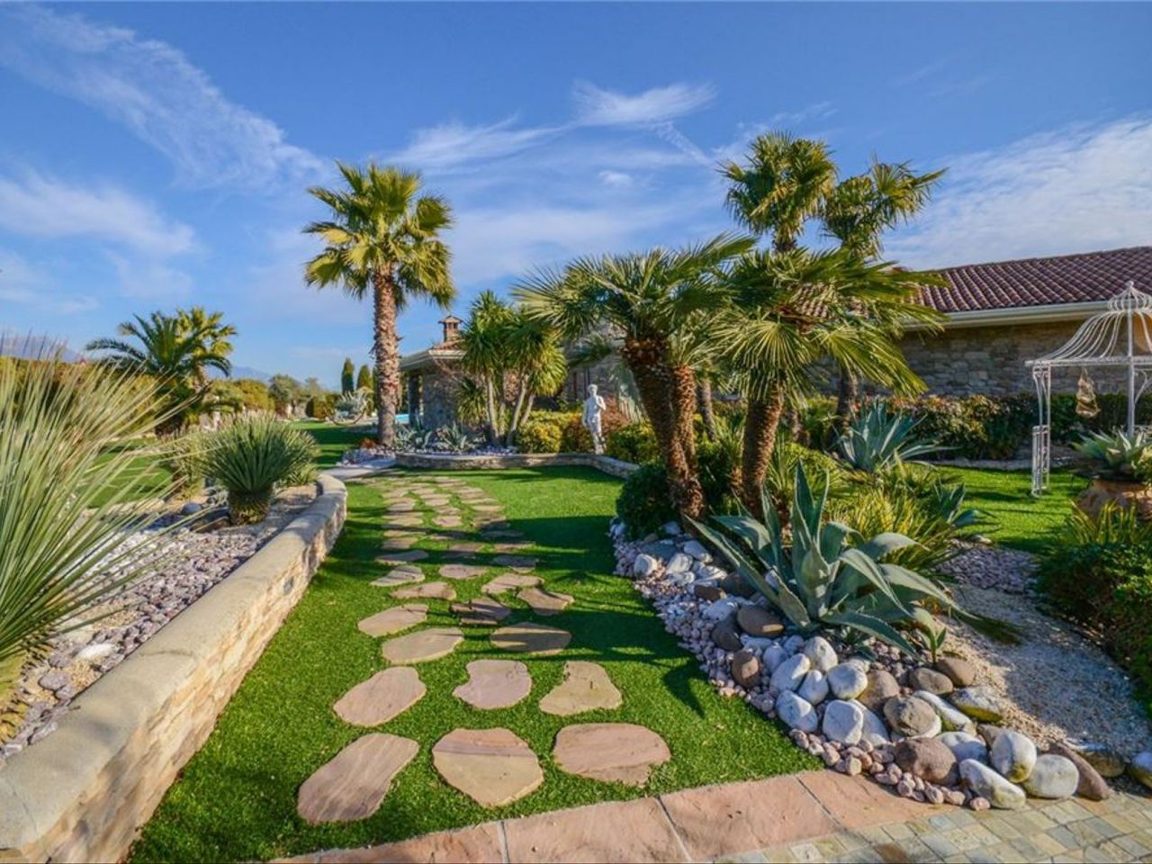 Вилла у озера Гарда, Италия, 300 м² - фото 4