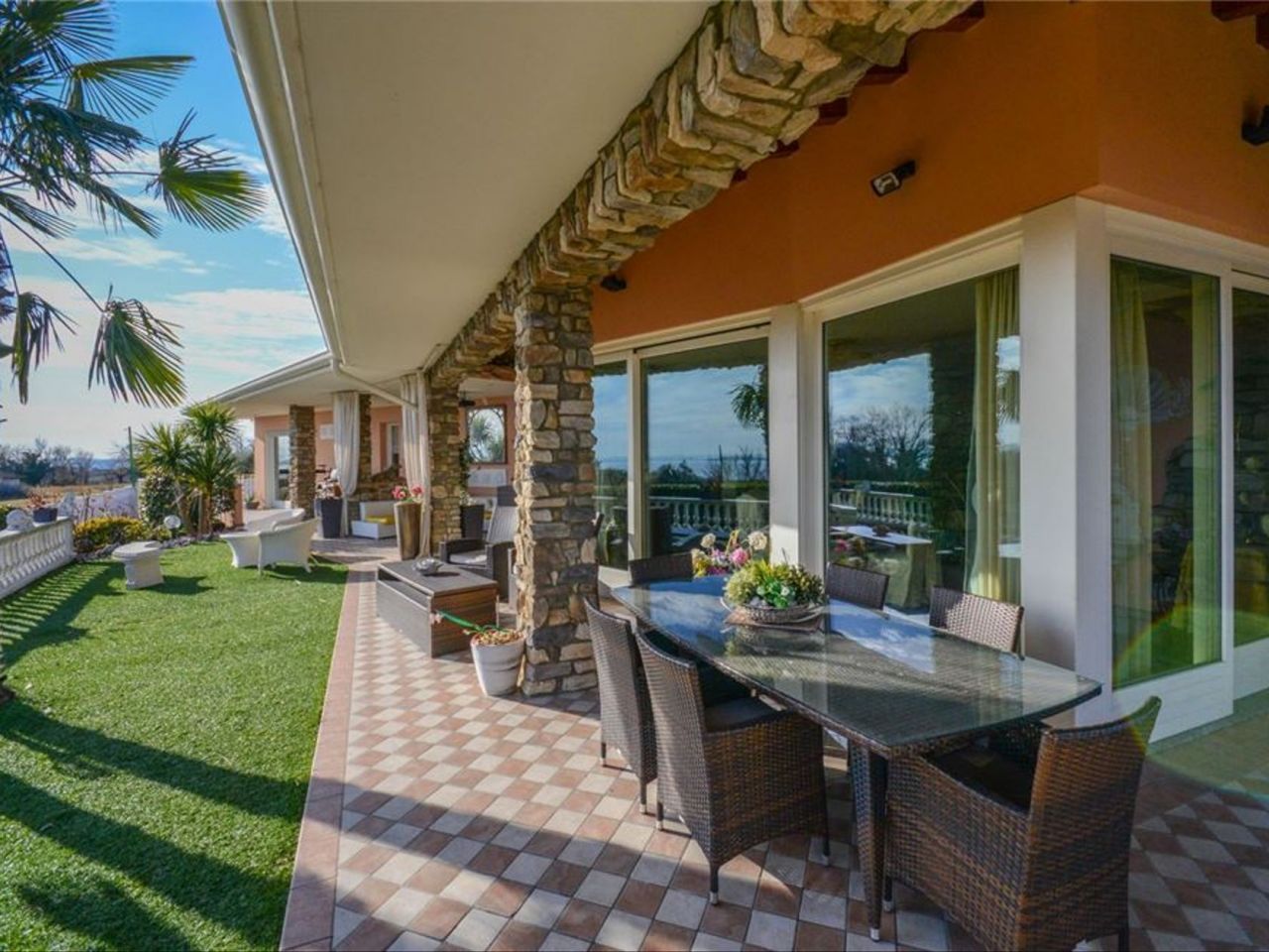 Вилла у озера Гарда, Италия, 300 м² - фото 6